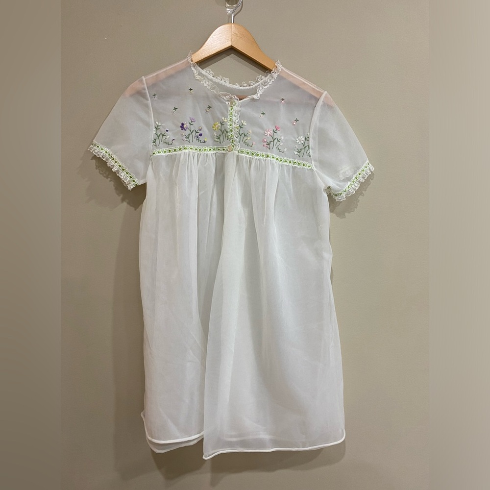 Elegant White Floral Embroidered Robe